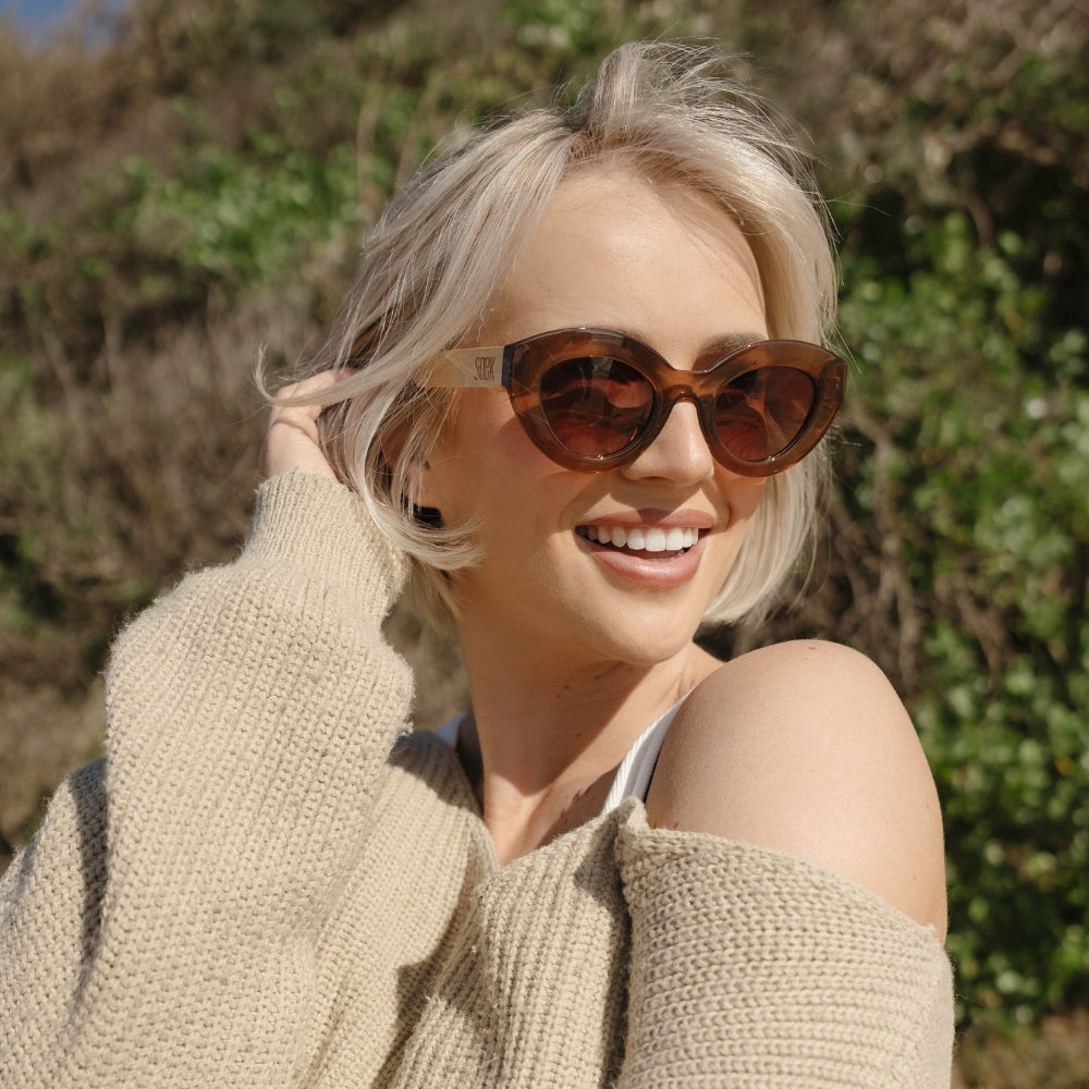 STEVIE MOCHA l Grey Lens l White Maple Arms