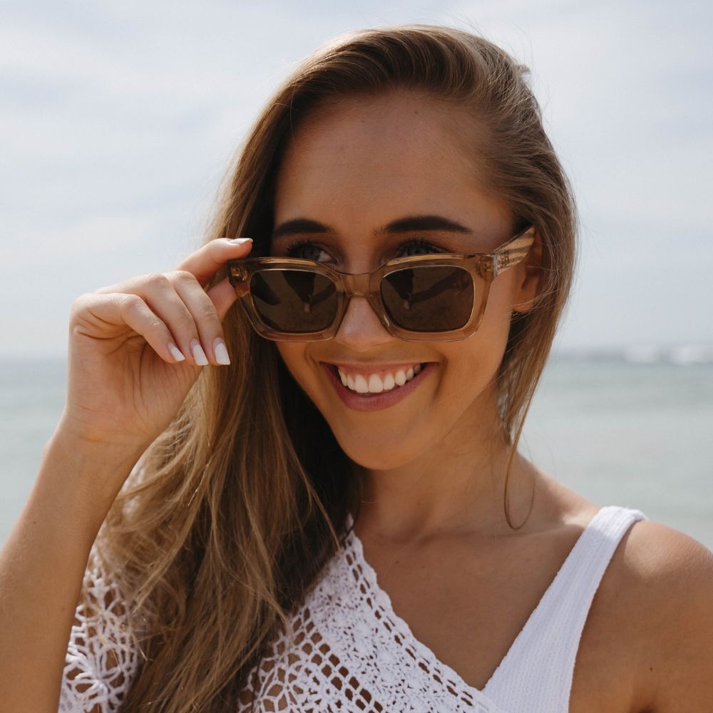ZAHRA CHAMPAGNE l Smoky Polarised Lens l Walnut Arms