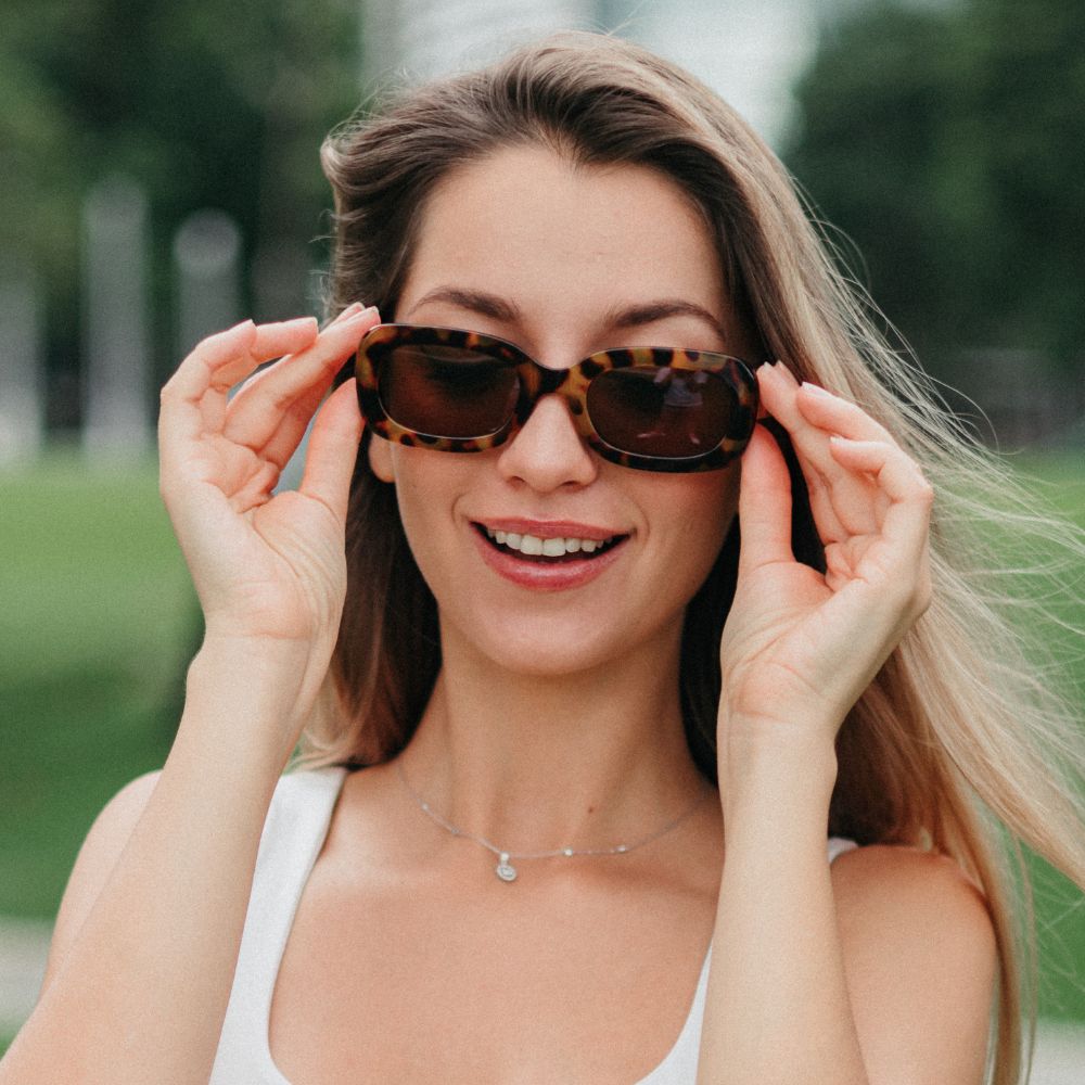 VIBE TOFFEE TORT l Black Polarised Lens l White Maple Arms